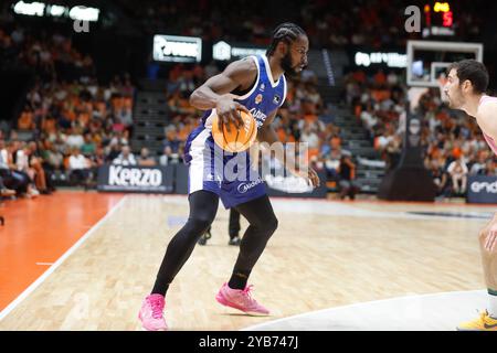 Semi Ojeleye del Valencia Basket in azione Foto Stock