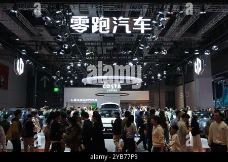 Shanghai, Cina - 22 aprile 2023: Stand Leapmotor alla fiera dell'automobile di Shanghai (Shanghai International Automobile Industry Exhibition). Azienda cinese di veicoli elettrici Foto Stock