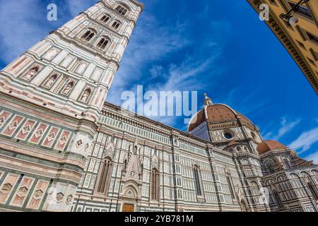 Cattedrale principale di Firenze Duomo Cattedrale di Santa Maria del Fiore a Firenze, Italia. Grandi cupole e torri della cattedrale di Firenze, splendida vista Foto Stock