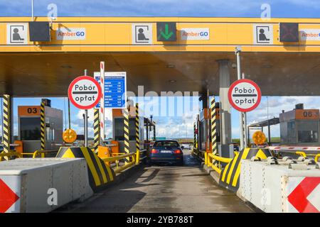 Pruszcz Gdanski, Polonia - 17 settembre 2022: Il punto di controllo dei pedaggi a pagamento. Caselli dell'autostrada A1 in Polonia Foto Stock