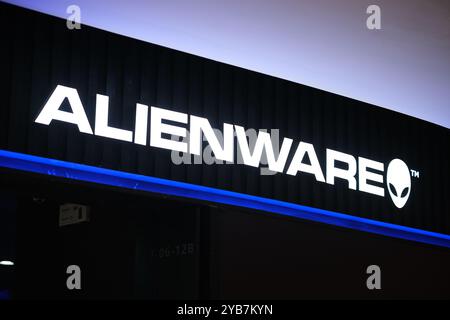 Shanghai, Cina - 23 luglio 2023: Logo del marchio del negozio Alienware Corporation Foto Stock