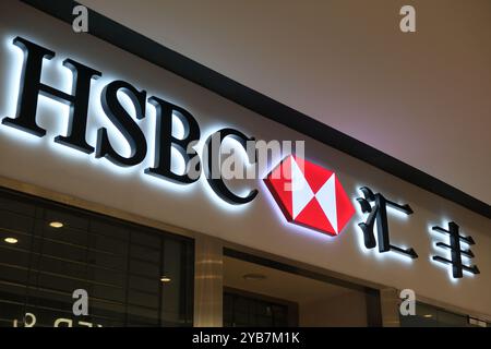 Shanghai, Cina - 23 luglio 2023: Logo HSBC Bank Foto Stock