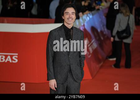 Roma, Italia. 16 ottobre 2024. Diodato frequenta il Red carpet per il film “Berlinguer. La grande ambizione” durante il 19° Festival del Cinema di Roma presso l'Auditorium Parco della musica di Roma. Credito: SOPA Images Limited/Alamy Live News Foto Stock