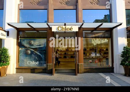 Shanghai, Cina - 2 settembre 2023: Facciata del grande negozio Chloé Foto Stock