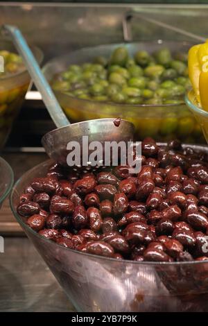 olive marinate in modi diversi Foto Stock