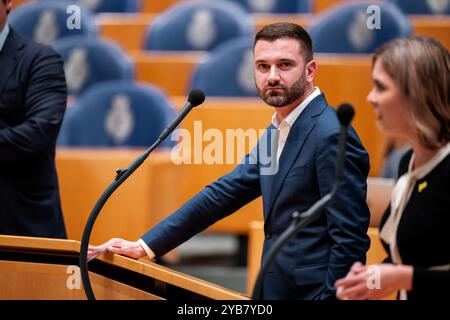 DEN HAAG, PAESI BASSI - 15 OTTOBRE: Stephan van Baarle (DENK) durante il dibattito Plenario al Tweede Kamer il 15 ottobre 2024 a Den Haag, Paesi Bassi (foto di John Beckmann/Orange Pictures) Foto Stock