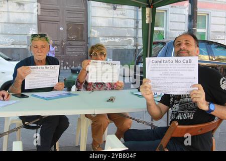 29 settembre 2024, Arzano, Campania/Napoli, Italia: Petizione dei cittadini di Arzano, in provincia di Napoli, contro la costruzione di una centrale elettrica sul territorio cittadino. (Credit Image: © Salvatore Esposito/Pacific Press via ZUMA Press Wire) SOLO PER USO EDITORIALE! Non per USO commerciale! Foto Stock