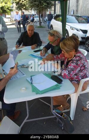 29 settembre 2024, Arzano, Campania/Napoli, Italia: Petizione dei cittadini di Arzano, in provincia di Napoli, contro la costruzione di una centrale elettrica sul territorio cittadino. (Credit Image: © Salvatore Esposito/Pacific Press via ZUMA Press Wire) SOLO PER USO EDITORIALE! Non per USO commerciale! Foto Stock