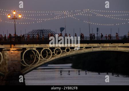 Il Velá de Santiago y Santa Ana a Triana, una festa estiva a Siviglia. Spagna Foto Stock