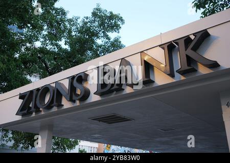 Salt Lake City, Utah, USA - 16 giugno 2024: Primo piano del logo della Zions Bank Foto Stock