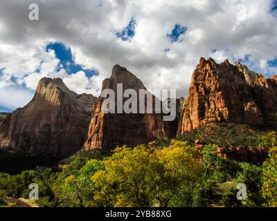 La corte dei Patriarchi, nel Parco Nazionale di Zion, Utah, USA, in autunno, Foto Stock