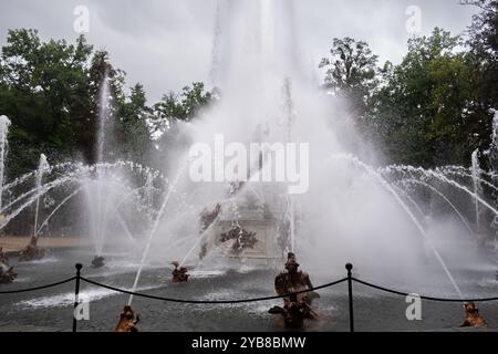 Impressionanti giochi d'acqua nelle fontane di la Granja de San Ildefonso in Spagna. Una delle fontane più impressionanti al mondo per la sua bellezza e la sua Foto Stock