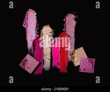Diverse macchie di rossetto e ombreggiatura su sfondo nero Foto Stock
