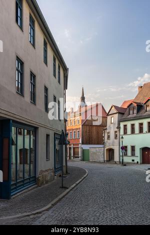 Wenzelstrasse (Wenzelstraße) - pittoresca e pittoresca strada acciottolata nel centro storico di Naumburg, Sassonia-Anhalt, Germania, Europa Foto Stock