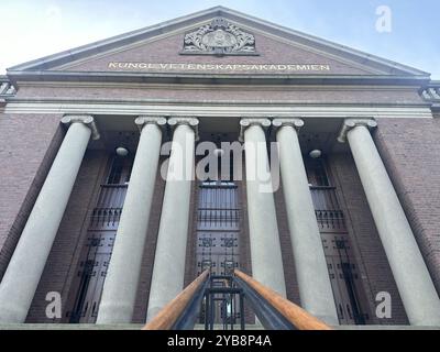 Stoccolma, Svezia. 6 ottobre 2024. Veduta della reale Accademia svedese delle Scienze presso l'Università di Stoccolma. L'Accademia è dove vengono annunciati ogni anno i vincitori del Premio Nobel nelle categorie di fisica, chimica ed economia. Crediti: Steffen Trumpf/dpa/Alamy Live News Foto Stock