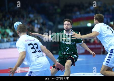 Wetzlar, Germania. 17 ottobre 2024. Wetzlar, Germania, 17 ottobre 2024: Dominik Mappes ( 7 Wetzlar ) durante la partita Liqui Moly Handball-Bundesliga tra HSG Wetzlar e HSV Handball alla Buderus-Arena di Wetzlar, GERMANIA. (Julia Kneissl/SPP) credito: SPP Sport Press Photo. /Alamy Live News Foto Stock