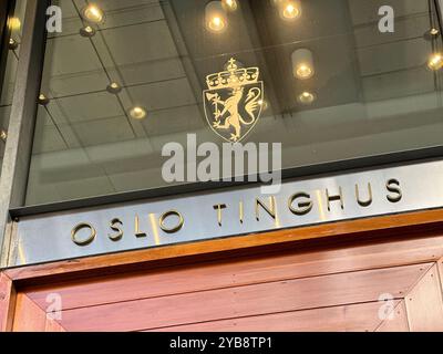 Oslo, Norvegia. 11 ottobre 2024. Vista dell'ingresso al tribunale di Oslo, dove si trova il tribunale del distretto di Oslo. Crediti: Steffen Trumpf/dpa/Alamy Live News Foto Stock