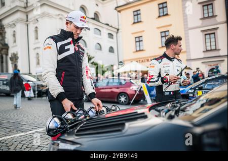 Klatovy, Repubblica Ceca. 17 ottobre 2024. Da sinistra Sebastien Ogier, francese Vincent Landais dopo l'evento del Campionato del mondo Rally dell'Europa centrale a Klatovy, Repubblica Ceca, il 17 ottobre 2024. Crediti: Petr Skrivanek/CTK Photo/Alamy Live News Foto Stock