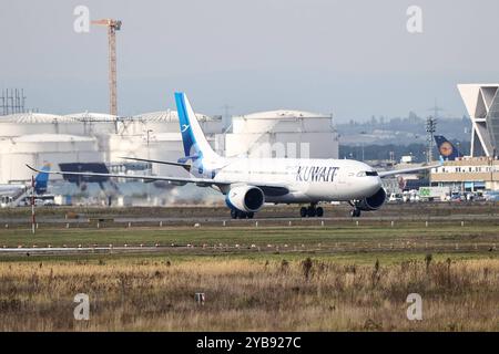 Kuwait Airways, Airbus A330-800, 9K-API, Symbolbild für Kuwait Airways, Flugzeug, Airbus, A330, Flughafen, Landung, Luftfahrt, internationale Fluggesellschaft, Urlaub, Flughafen Frankfurt, Fraport, Reisen, Naher Osten *** Kuwait Airways, Airbus A330 800, API 9K, immagine simbolica per Kuwait Airways, aeromobili, Airbus, A330, aeroporto, atterraggio, aviazione, compagnia aerea internazionale, vacanze, Aeroporto di Francoforte, Fraport, Travel, Medio Oriente Copyright: xGrantxHubbsx Foto Stock