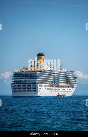 Nave da crociera costa deliziosa all'ancora nel Mar Ionio al largo della costa di Zante o Zante in Grecia. Foto Stock