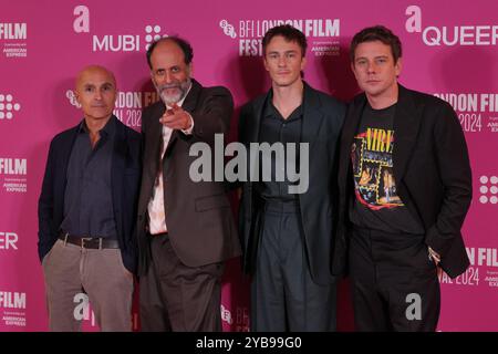 (Da sinistra a destra) il produttore Lorenzo Mieli, Luca Guadagnino, Drew Starkey e JW Anderson partecipano alla proiezione di gala del BFI London Film Festival di Queer alla Royal Festival Hall, Southbank Centre di Londra. Data foto: Giovedì 17 ottobre 2024. Foto Stock