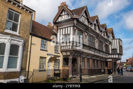 Il museo Tudor House e la galleria edificio classificato di grado 1 attrazione turistica nel centro della città di Southampton, Hampshire, Regno Unito Foto Stock