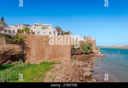 Vista della Kasbah degli Udayas a Rabat, Marocco, situata su una collina alla foce del Bou Regreg di fronte a Salé. Foto Stock