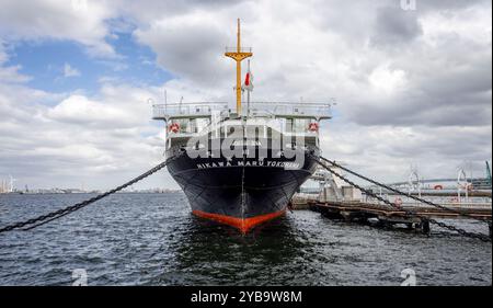 Il NYK Hikawa Maru vintage liner e museo galleggiante al porto di Yokohama, Giappone, il 24 settembre 2024 Foto Stock