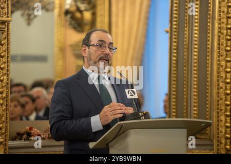 Madrid, Spagna. 17 ottobre 2024. Sergio Díaz-Granados, presidente esecutivo della CAF - Banca di sviluppo dell'America Latina e dei Caraibi, parla durante una presentazione di un libro. L'ex presidente cileno Eduardo Frei Ruiz - Tagle ha presentato il libro 'Cile 2050. Un solo paese. Oggi pomeriggio quattro presidenti a Casa America a Madrid. Crediti: D. Canales Carvajal/Alamy Live News Foto Stock