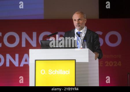 Napoli, Italia. 17 ottobre 2024. Il ministro della salute del governo Meloni, Orazio Schillaci, al congresso SIFO 2024 - edizione XLV 17 ottobre 2024. Credito: Live Media Publishing Group/Alamy Live News Foto Stock