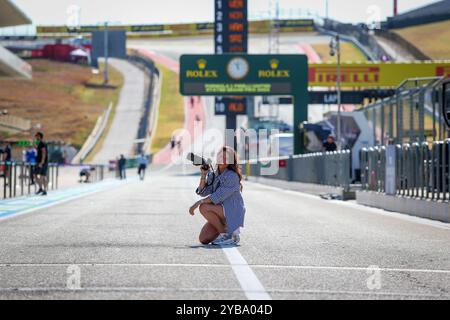 Austin, Texas, Stati Uniti. 17 ottobre 2024. Fotografo in pitlane durante la Formula 1 Pirelli United States Grand Prix 2024, che si terrà al Circuit of Americas di Austin, TX (USA) 18-20 settembre 2024 (Credit Image: © Alessio De Marco/ZUMA Press Wire) SOLO PER USO EDITORIALE! Non per USO commerciale! Foto Stock