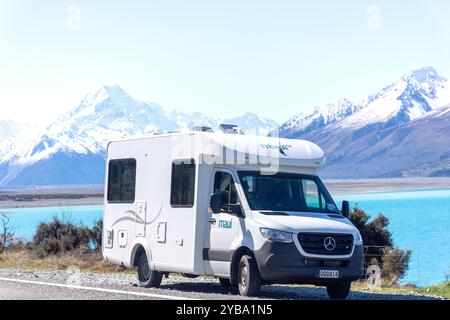 Vista del camper di Maui sul lago Pukaki (Pūkaki), State Highway 80, Canterbury, South Island, nuova Zelanda Foto Stock