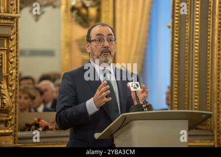 Madrid, Spagna. 17 ottobre 2024. Sergio Díaz-Granados, presidente esecutivo della CAF - Banca di sviluppo dell'America Latina e dei Caraibi, parla durante una presentazione di un libro. L'ex presidente cileno Eduardo Frei Ruiz - Tagle ha presentato il libro 'Cile 2050. Un solo paese. Quattro presidenti alla Casa America di Madrid. Credito: SOPA Images Limited/Alamy Live News Foto Stock