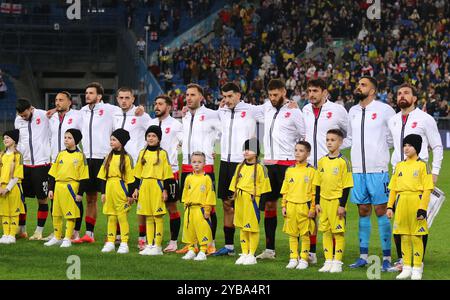 Poznan, Polonia - 11 ottobre 2024: I giocatori della nazionale della Georgia ascoltano l'inno nazionale prima della partita della UEFA Nations League Ucraina contro Georgia allo stadio Poznan di Poznan, Polonia Foto Stock