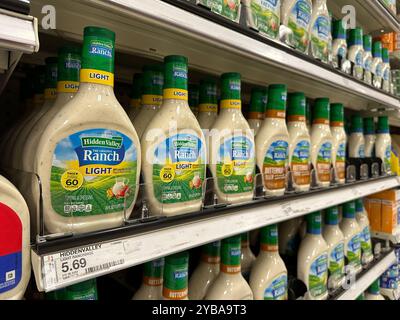 Il marchio Hidden Valley di abbigliamento ranch sullo scaffale del supermercato Target. Foto Stock