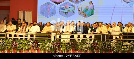 Panchkula, India. 3 settembre 2020. PANCHKULA, INDIA - 17 OTTOBRE 2024: Nitin Gadkari Ministro dei trasporti stradali e delle autostrade, JP Nadda, Chandrababu Naidu primo Ministro dell'Andhra Pradesh, Amit Shah Union Ministro dell'interno, Rajnath Singh Ministro della difesa durante la cerimonia di giuramento del primo Ministro Haryana Nayab Singh Saini e di altri ministri di Haryana a Dussehra Ground, settore 5 a Panchkula, India. (Foto di Sanjeev Sharma/Hindustan Times/Sipa USA) credito: SIPA USA/Alamy Live News Foto Stock