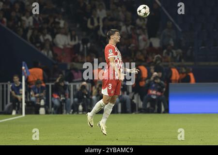 Partita di calcio, Miguel GUTIERREZ Girona FC dirigente il pallone, stadio di calcio Parc des Princes, Parigi Foto Stock