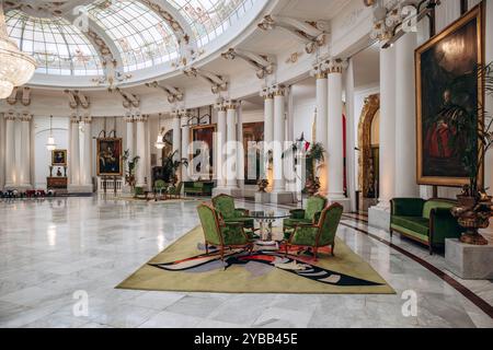 Nizza, Francia - 16 luglio 2024: Il famoso Salon Royal all'Hotel Negresco Foto Stock