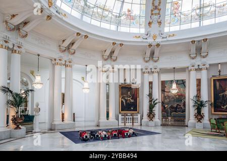 Nizza, Francia - 16 luglio 2024: Il famoso Salon Royal all'Hotel Negresco Foto Stock