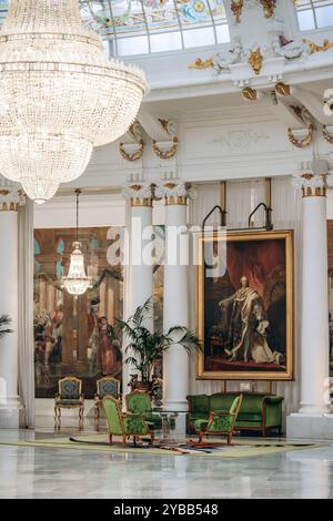 Nizza, Francia - 16 luglio 2024: Il famoso Salon Royal all'Hotel Negresco Foto Stock