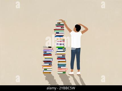 Uomo che misura l'altezza accanto a un alto mucchio di libri Foto Stock