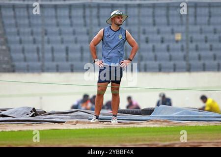 Lo sciatore collaudatore Aiden Markram durante la sessione di prove presso lo Sher-e-Bangla National Cricket Stadium (SBNCS) di Mirpur, Dhaka, Ba Foto Stock