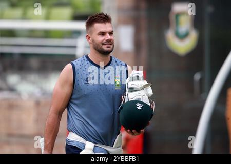 Lo sciatore collaudatore Aiden Markram durante la sessione di prove presso lo Sher-e-Bangla National Cricket Stadium (SBNCS) di Mirpur, Dhaka, Ba Foto Stock