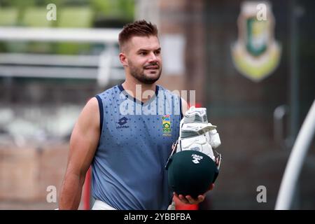 Lo sciatore collaudatore Aiden Markram durante la sessione di prove presso lo Sher-e-Bangla National Cricket Stadium (SBNCS) di Mirpur, Dhaka, Ba Foto Stock