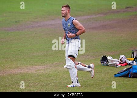 Lo sciatore collaudatore Aiden Markram durante la sessione di prove presso lo Sher-e-Bangla National Cricket Stadium (SBNCS) di Mirpur, Dhaka, Ba Foto Stock