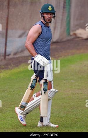 Lo sciatore collaudatore Aiden Markram durante la sessione di prove presso lo Sher-e-Bangla National Cricket Stadium (SBNCS) di Mirpur, Dhaka, Ba Foto Stock