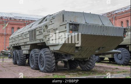 RUSSIA; SAN PIETROBURGO - 8 LUGLIO - lanciatore 9P71 con un sistema missilistico 9M714 9K714 'Oka', mod.1980. Peso, kg: Motore - 24600, missile - Foto Stock