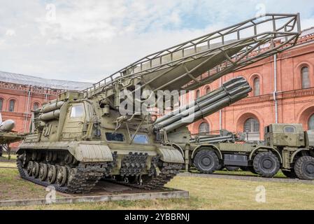 RUSSIA; SAN PIETROBURGO - 8 LUGLIO - lanciatore 2P19 con sistema missilistico 8K14 9K72 "Elbrus", mod.1962. Peso, kg: Motore - 36600, missile - Foto Stock