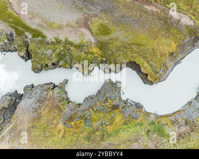 Vista aerea della gola a valle della cascata Gygjarfoss, Kerlingarfjöll, Suðurland, Islanda Foto Stock