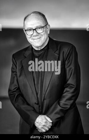 Cerimonia di apertura e Berlinguer - il tappeto rosso della grande ambizione - 19° Festival del Cinema di Roma Roma, Italia - 16 ottobre 2024: Carlo Verdone partecipa al Berlinguer - il tappeto rosso della grande ambizione durante il 19° Festival del Cinema di Roma all'Auditorium Parco della musica. Roma RM Italia Copyright: XPhotoxbyxGennaroxLeonardix Foto Stock